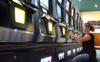 Coinless slot machines arrive on bases in U.K.