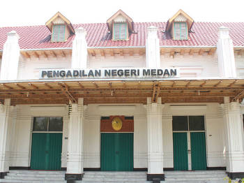 15 jailed in Medan online gambling case