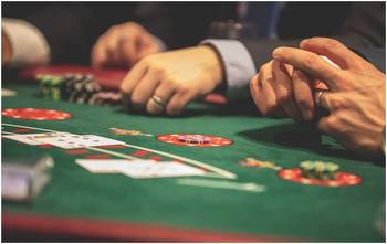 3 reasons that make you stay in a land-based casino