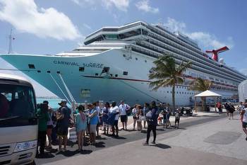 Carnival, Royal Caribbean Lift Smoking Ban in Cruise Ship Casinos