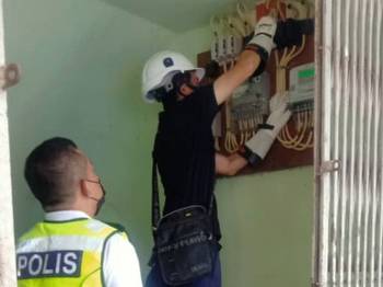 Electricity cut for 11 properties in police raid on online gambling in Kuching