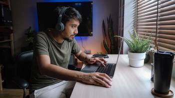 Enjoy Online Gaming? Turn Your Passion Into a Side Hustle With These 5 Options