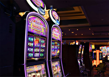 Evolution of Online Casinos: From Virtual Beginnings to Modern Marvels