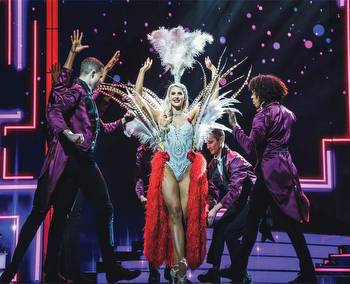'Extravaganza-The Vegas Spectacular' overflows with great acts