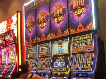 Feds charge man for role in $700K Michigan casino heist