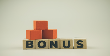 Free Spins vs Cash Bonuses: Value for Online Gamblers