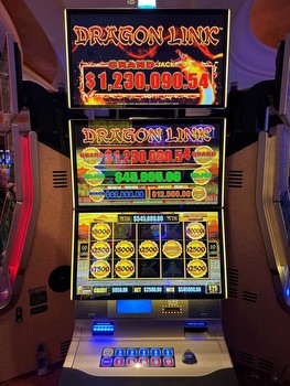 Gambler wins 2 jackpots in 1 night, hours apart at Las Vegas Strip resort