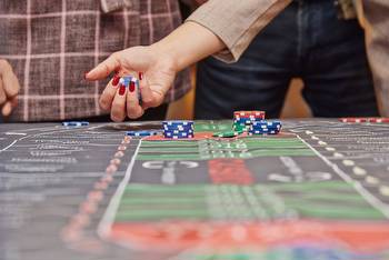 Gambling Showdown: Online Casinos Vs. Land-Based Establishments