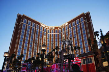 Gaming board tracks down Las Vegas $229,000 jackpot winner after slot machine malfunction