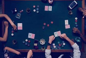 How is it beneficial to play baccarat online than offline?