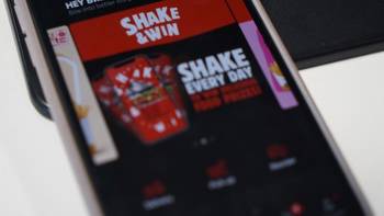 Hungry Jack's, McDonald's apps using 'casino' tactics may encourage unhealthy habits, expert says