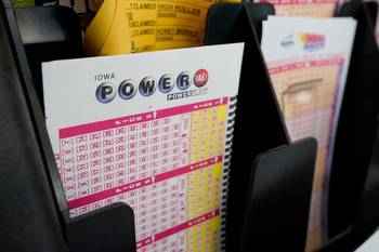 IA and IL gamblers try luck at $1.6B Powerball jackpot