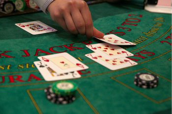 Improve Your Strategy at The Blackjack Table with These Top Tips