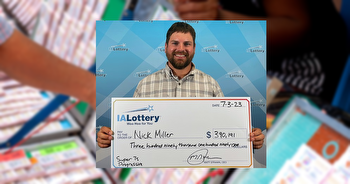 Iowa man gets engaged, wins big lottery jackpot same weekend