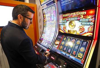 Las Vegas casinos, late to the cashless game, appear ready to capitalize with young players