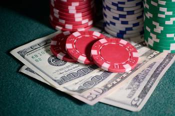 Las Vegas Is a Better Bet as Macao Gambling Revenue Tumbles