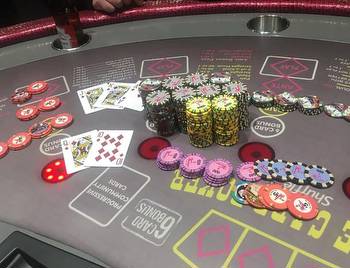 Las Vegas visitor wins $946K on 3-card poker on Strip