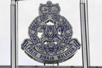 Man arrested at Jalan Bau-Kuching for suspected involvement in online gambling