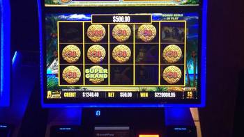 Northwest Indiana resident hits 'super grand' slot jackpot at Four Winds Casino
