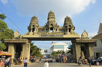 Online casinos still flourishing in Cambodia as eight men arrested crossing border for work