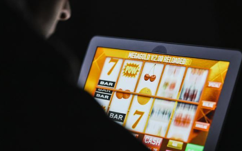 Police in Korea nab over 1,000 teens during online gambling crackdown