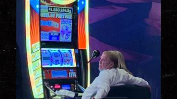 Raiders owner Mark Davis cashes in at casino slot machines