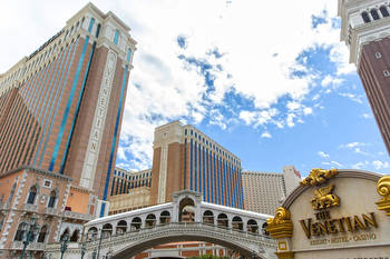 Revenue rebounds, losses narrow for Las Vegas Sands Corp.