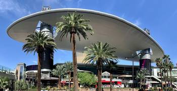 Shopping Mall On Las Vegas Strip Looking To Add Casino