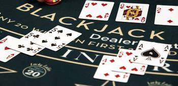 Should You Play Pontoon or Blackjack?