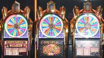 Texas woman wins $643K at Las Vegas airport slot machine