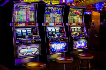 There are at least five fun ways to play online slots.