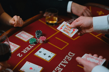 Tips On How to Use Your Money at The Online Casino to Maximum Effect