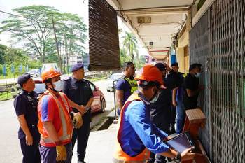 TNB helps Johor cops to disconnect power supply to five online gambling premises in Kota Tinggi