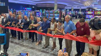 Walker's Bluff Casino Resort opens in Southern Illinois