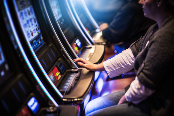 What are online casinos and why do people love them?