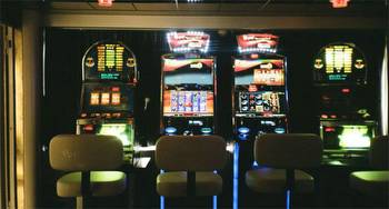 What do Players Need to Consider Before Playing Online Slots?