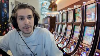 xQc Claims Mizkif Turned Down Gambling Sponsorship "So that he wasn't getting enough money"