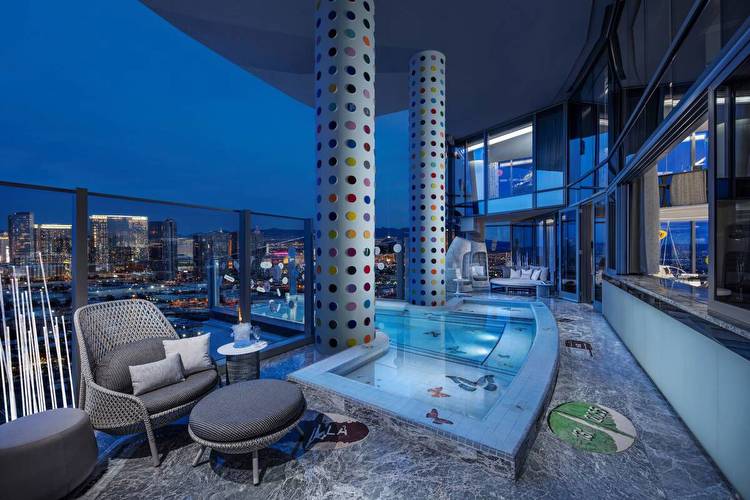 5 top luxury Las Vegas hotel rooms and suites
