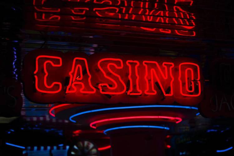 Advantages of Online Casino vs. Land-Based Casino