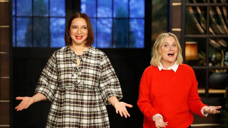 Amy Poehler and Maya Rudolph Entertain Themselves by Dancing Amid Las Vegas Cyber Hack
