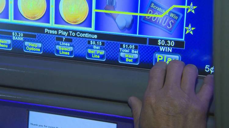 Click to play video: 'Recovering gambling addict raises concerns after Alberta launches new online casino'