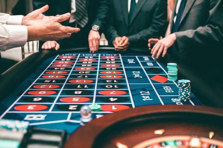 Common Gambling Mistakes People Make at Online Casinos