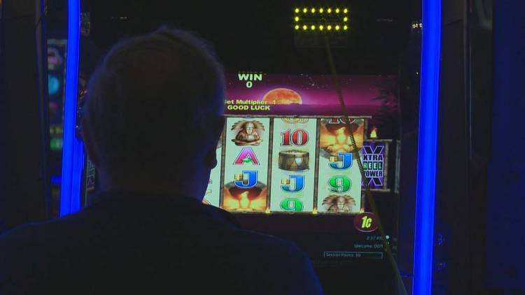 Click to play video: 'Thousands of laid off casino workers call for reopening'