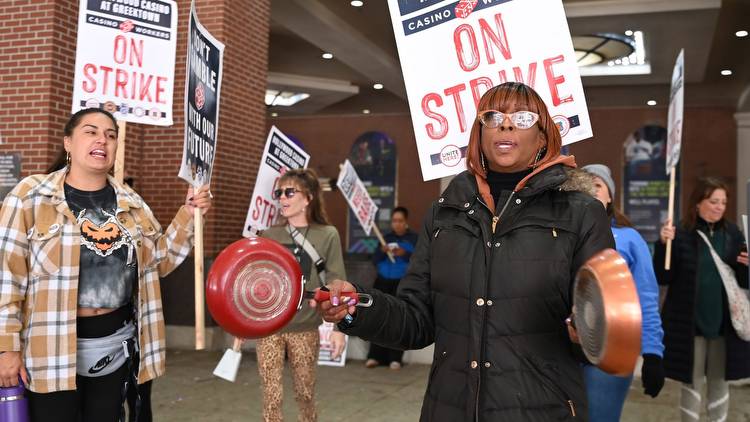 Detroit casinos, workers 'dollars apart' on wages, union council says