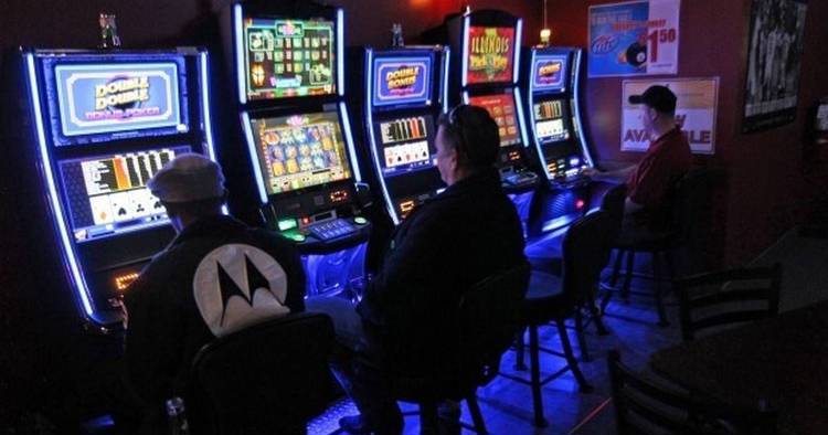 Gambling revenue nets Illinois a record $1.9 billion in a year: Here's what's generating it