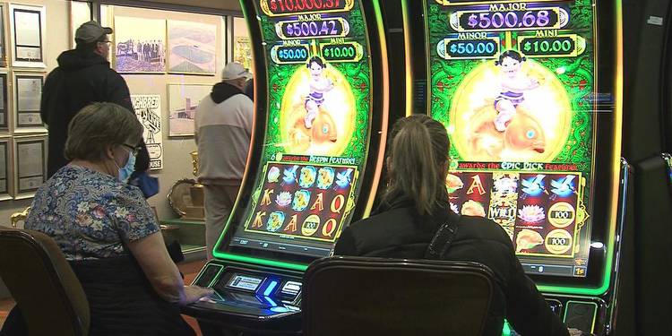 Grand Island casino first in Nebraska to offer live table games