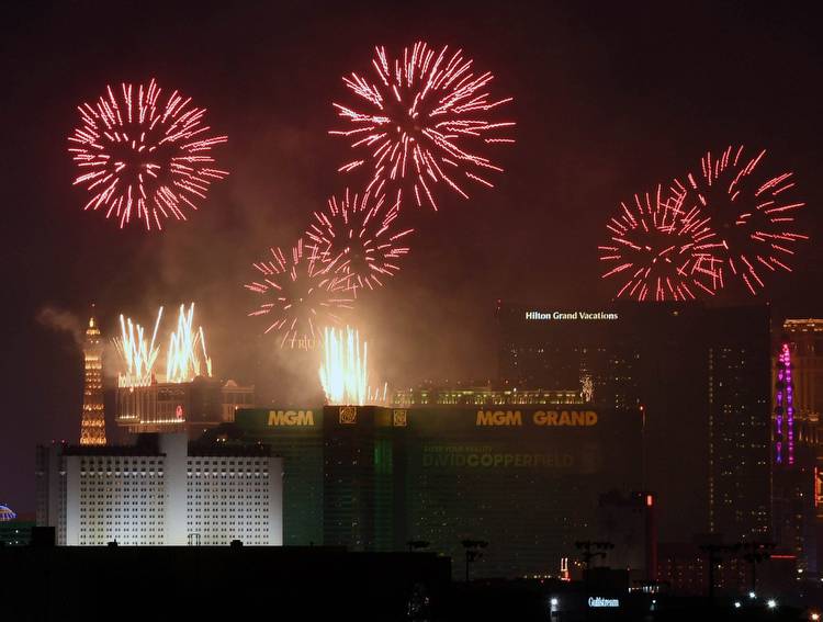 How To Find Last-Minute, Cheap Las Vegas Hotels For New Year's Eve