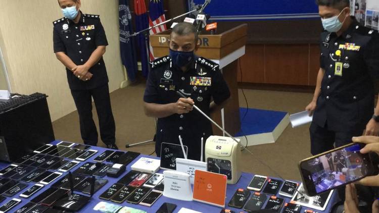 Johor cops nab 118 in state-wide blitz on illegal online gambling