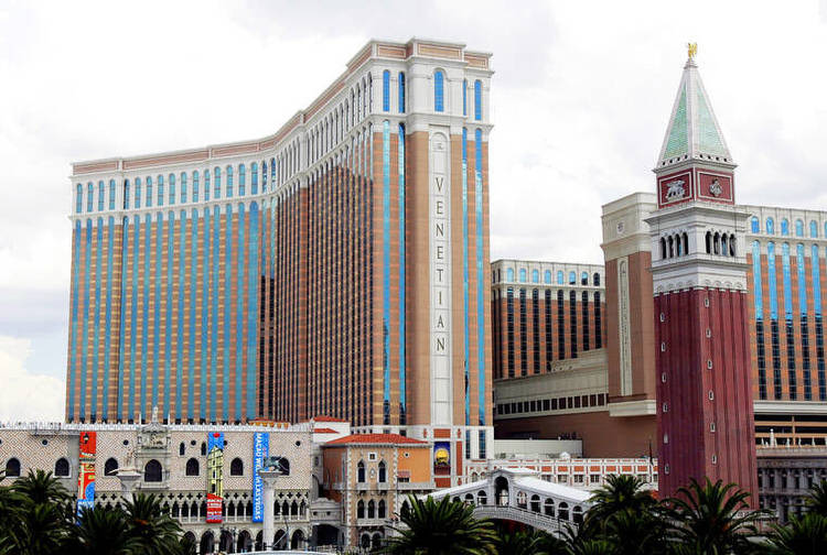 Las Vegas Advisor: Las Vegas hotels offering low holiday room rates