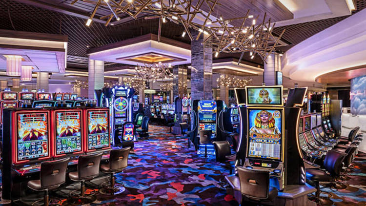 Las Vegas Leader Closes 3 Casinos, Plans Huge Expansion